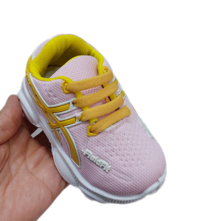 کفش صدادار بچگانه