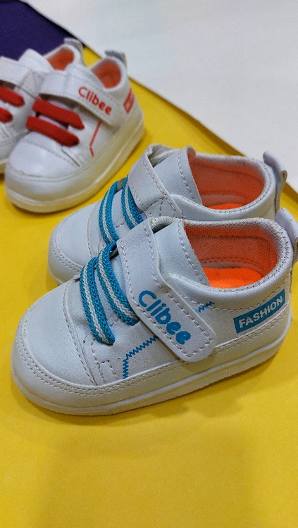 ونس سفید بچگانه