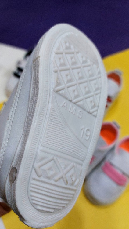 کفش صدادار بچگانه