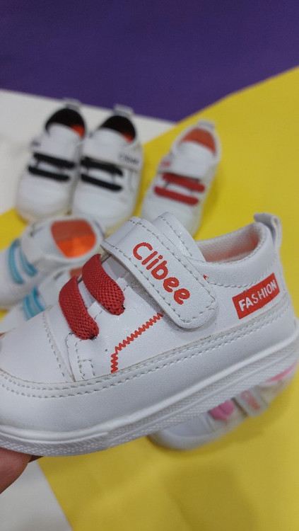 کفش چسبی بچگانه