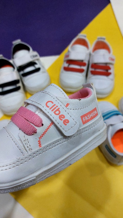 کفش سفید بوقی