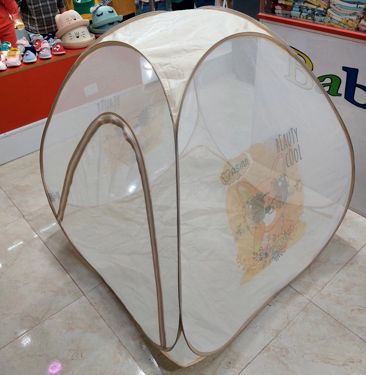 پشه بند کلبه ای کوچک