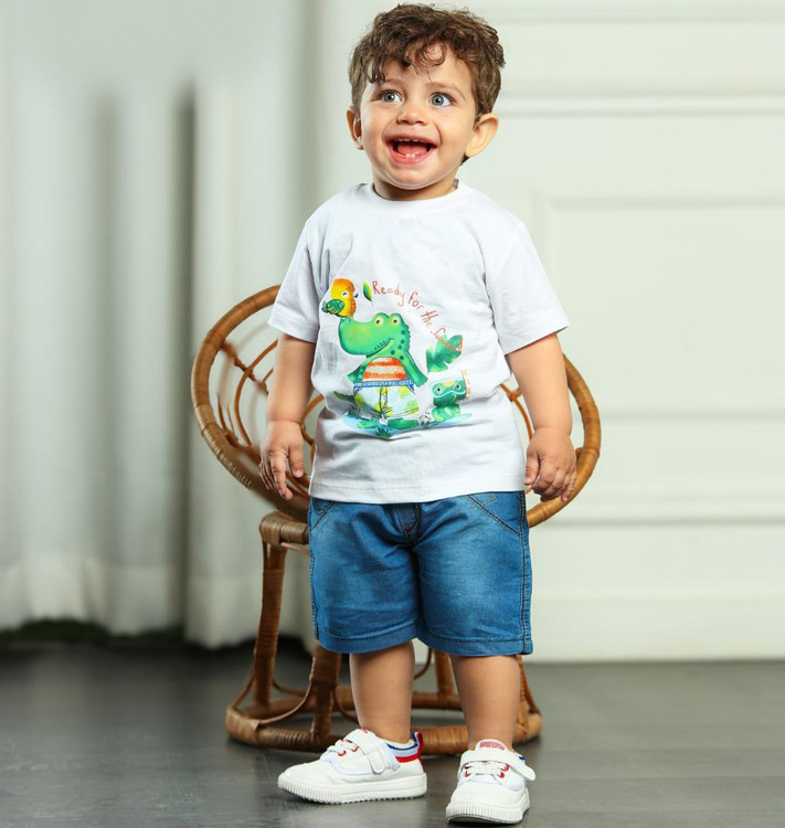 تیشرت سفید بچگانه