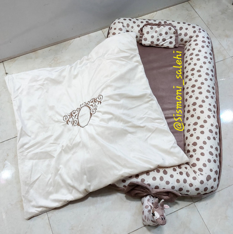 تشک گاردار ، لحاف و بالش مخمل نوزاد طرح زرافه خال خال
