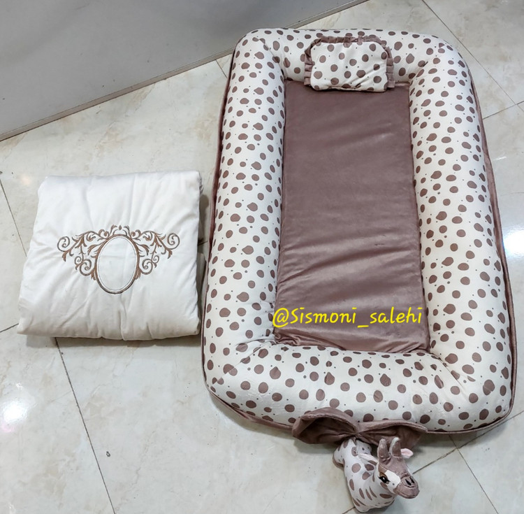تشک لبه دار به همراه بالش و لحاف