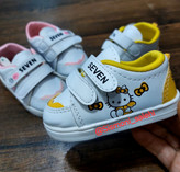 کفش سفید ۲ چسب بچگانه