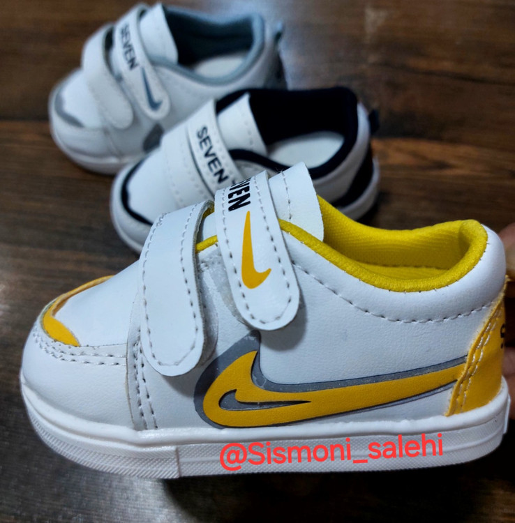 ونس سفید بوقی بچگانه