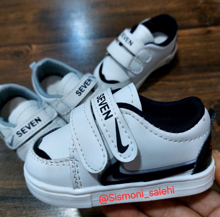 کتونی ۲ چسب بچگانه