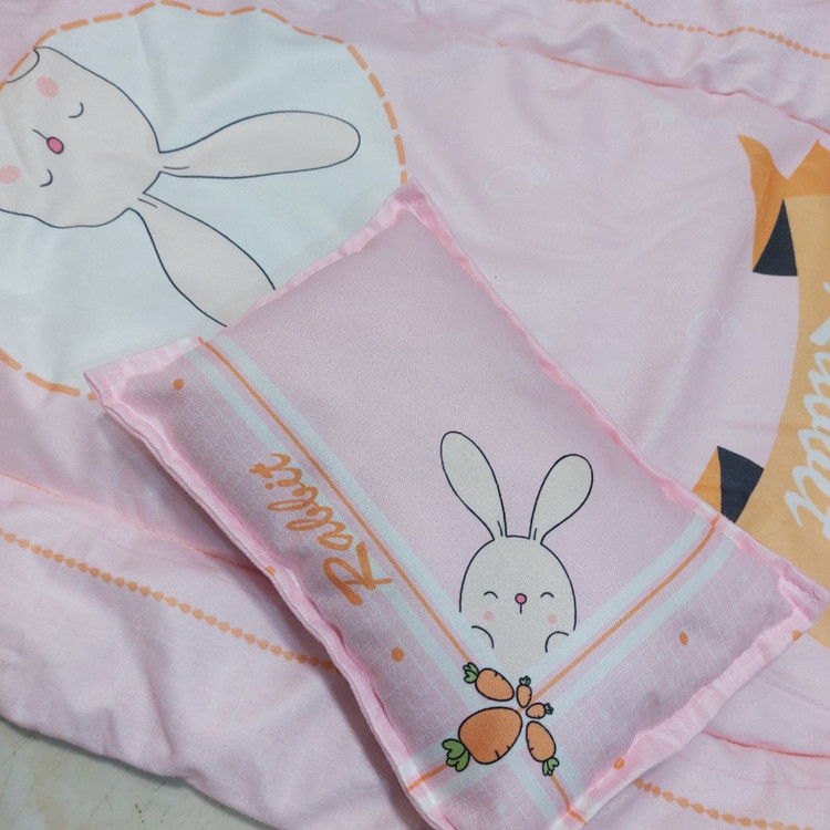 تشک و بالش همراه نوزادی