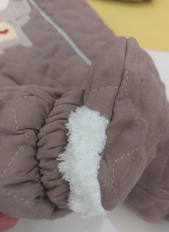 پاپوش پشمی نوزادی