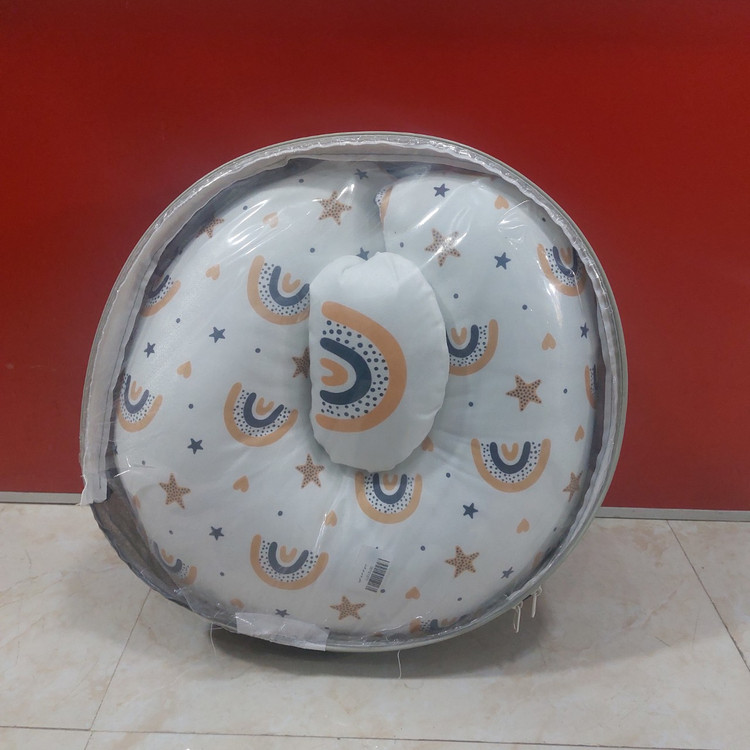 بالش شیردهی و نشستن c شکل کودک